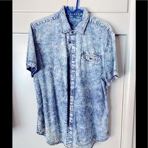 Calvin Klein denim distressed button-up casual short sleeve shirt Size Medium